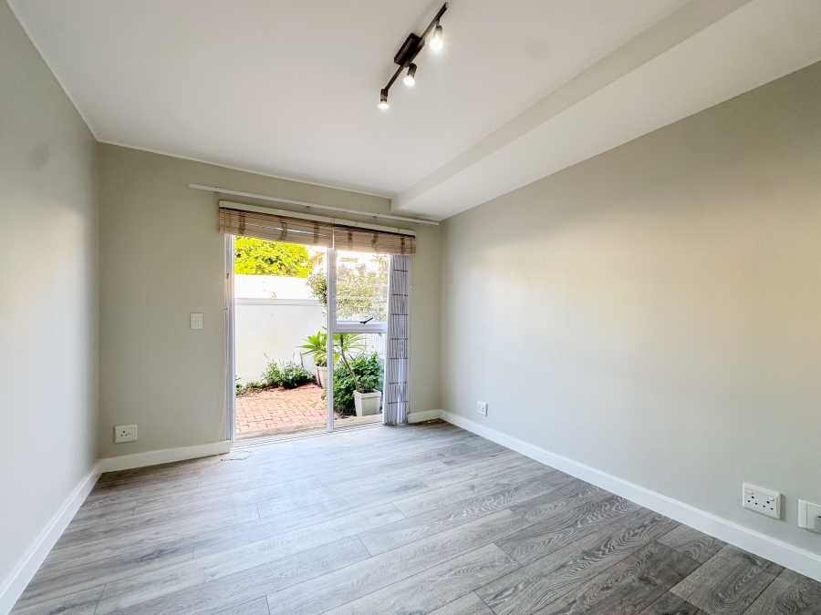 To Let 1 Bedroom Property for Rent in Sea Point Western Cape